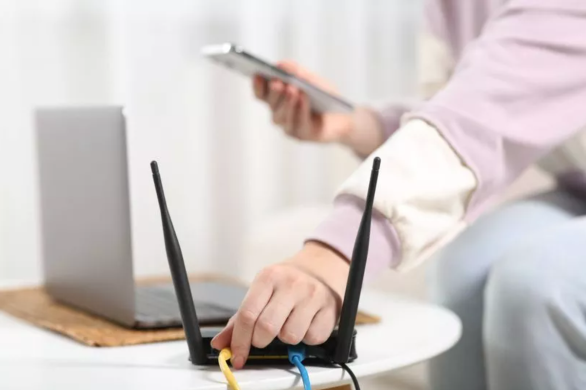 The Router Switch-Off Trap: Why Turning Off Your Wi-Fi Costs You Speed